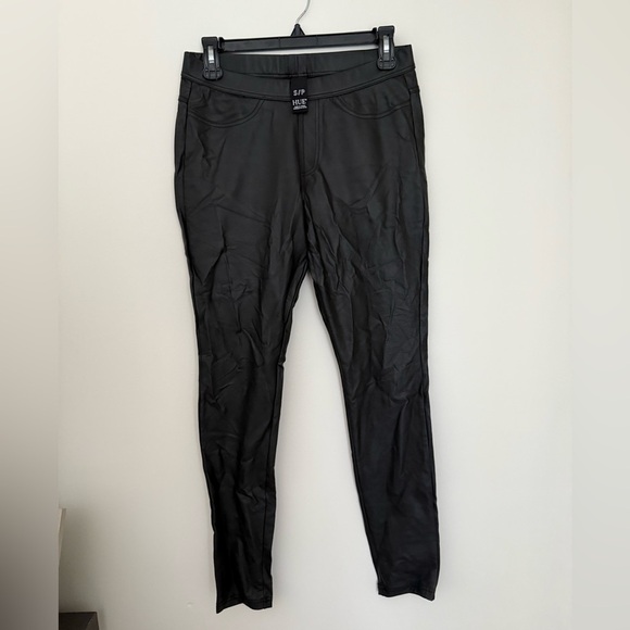 HUE Women's Sleek Black Leggings - Picture 1 of 10